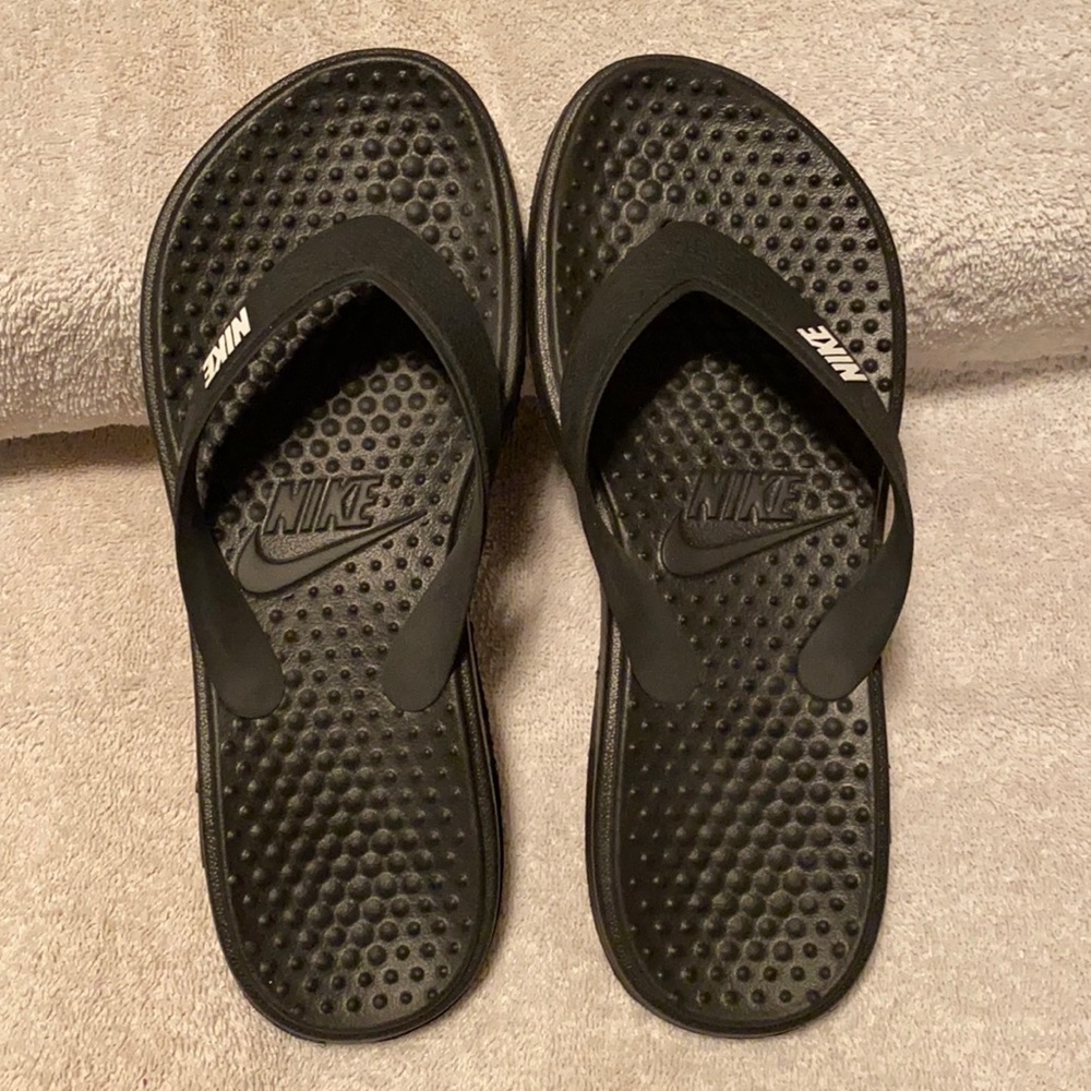 Nike flip flops